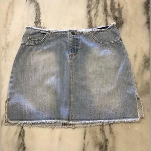 Su mini denim shirt with raw/ frayed hem and waistline, 100% cotton